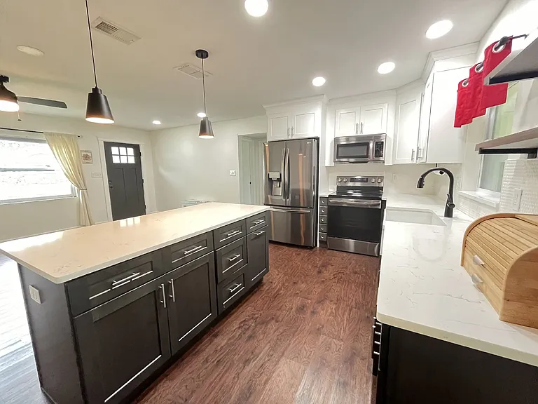 1127 Afton St — Photo 5