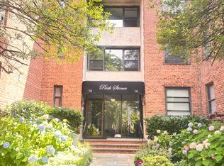 16 Stoner Ave APT 2G, Great Neck, NY 11021