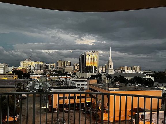 2nd image of 1771 Ringling Blvd Unit 601
