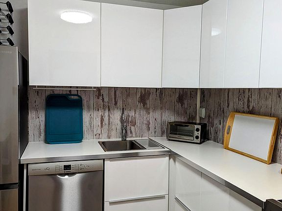 3rd image of 2562 N Garden Dr #212