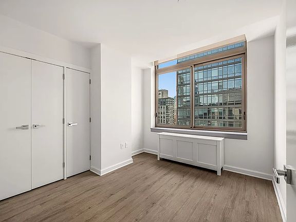 4th image of 35 W 33rd St Unit Phd