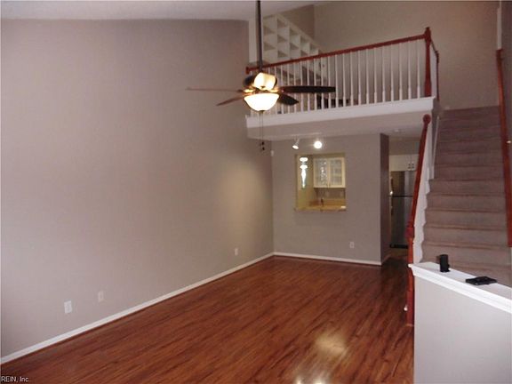 4th image of 304 Gainsborough Sq