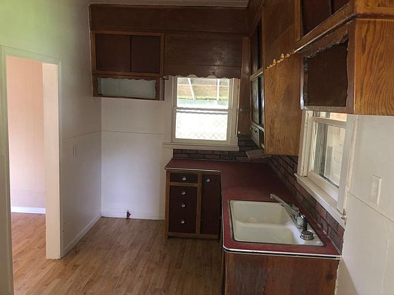 3rd image of 315 S Park St