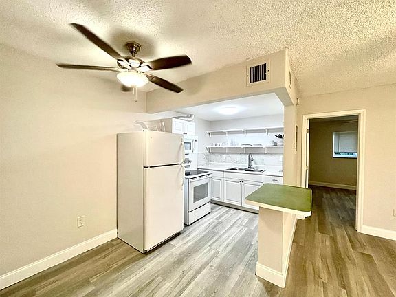 2nd image of 820 NE 17th Ave APT 3