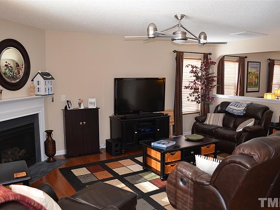 4th image of 215 Haywards Ln