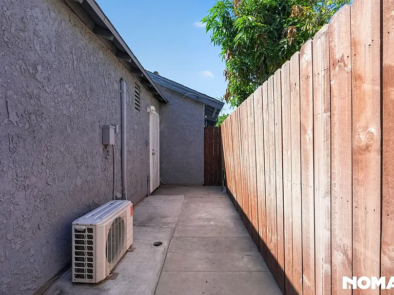 7705 Babcock Ave — Photo 32