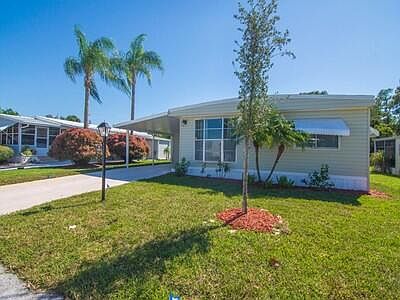 3rd image of 495 NE Moonstone Drive