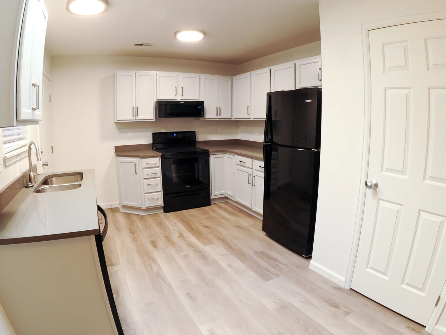 2 bed, 1070 sqft, $1,400 — Photo 3