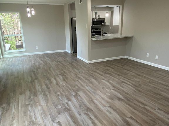 3rd image of 4944 Amesbury Dr APT 205