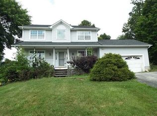 9 Woodcrest Ct, Wappingers Falls, NY 12590