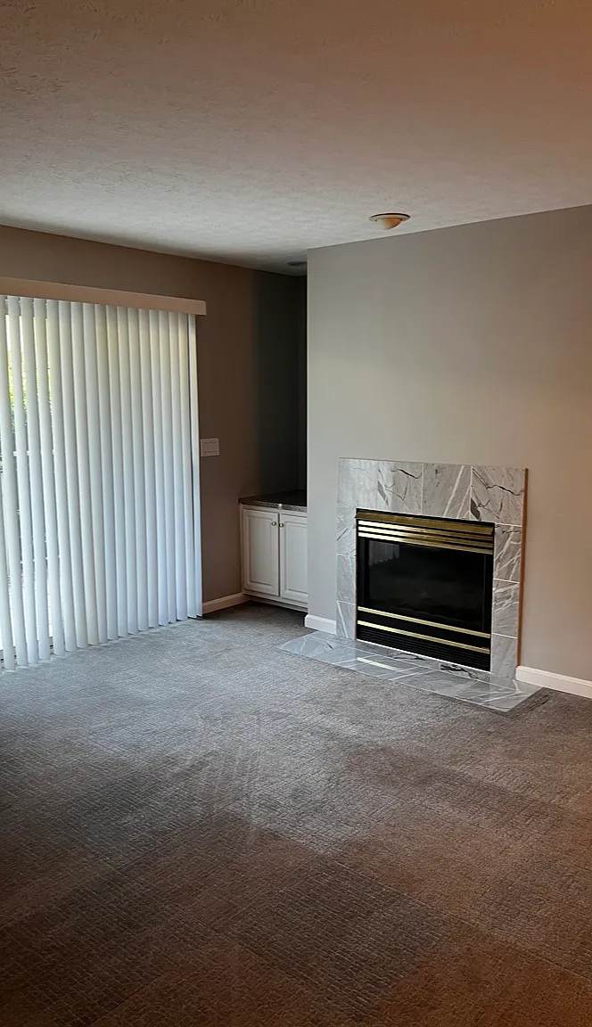 Beautiful 2 Bedroom / Two Bathroom Condo Available in Safe Neighborhood — Photo 3