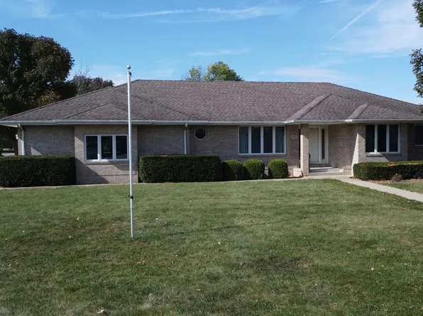 601 N Church St, Crescent City, IL 60928