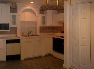 233 SW Pinetree Ln, Lees Summit, MO 64063