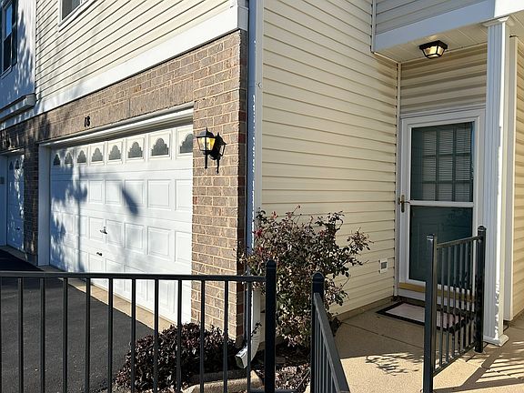 3rd image of 18 Arboretum Dr #18