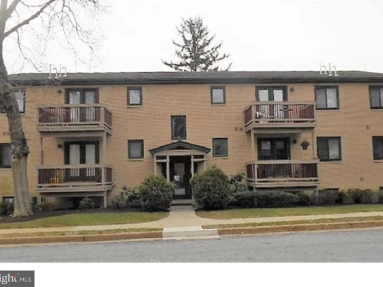3904 Eastview Ln — Photo 4