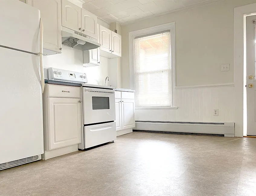 1 bed, 800 sqft, $1,050 — Photo 3