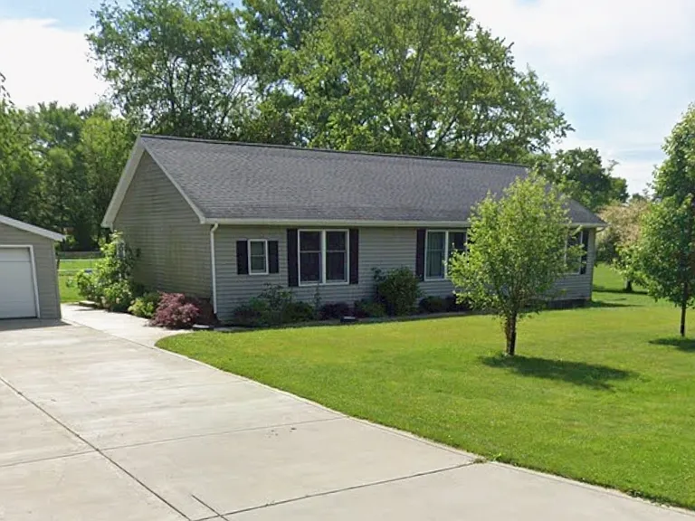 805 N Center St — Photo 1