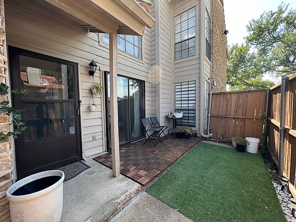 2nd image of 833 Dublin Dr #2