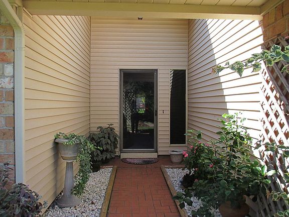 2nd image of 2918 Jenny Dr