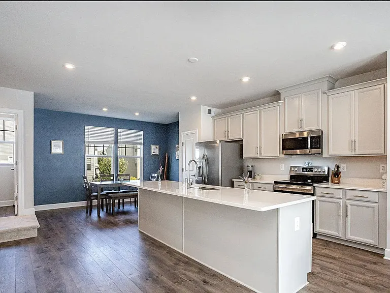 1825 Sag Harbor Ln — Photo 5