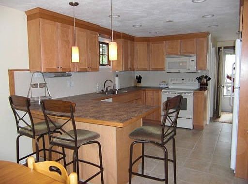 Breakfast Bar to Dining Area