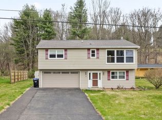 121 Sandy Dr, Vestal, NY