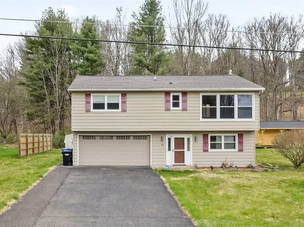 121 Sandy Dr, Vestal, NY 13850