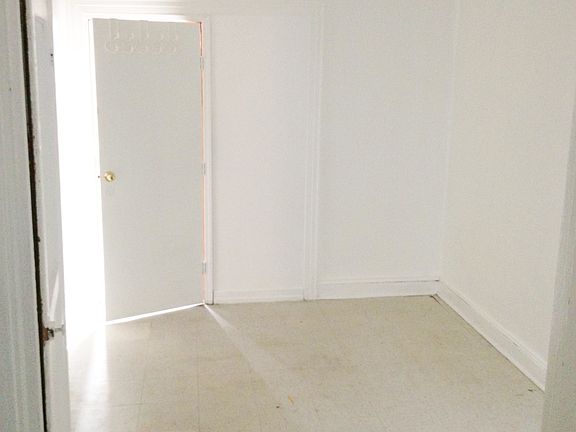 3rd image of 5209 Skillman Ave APT 2L