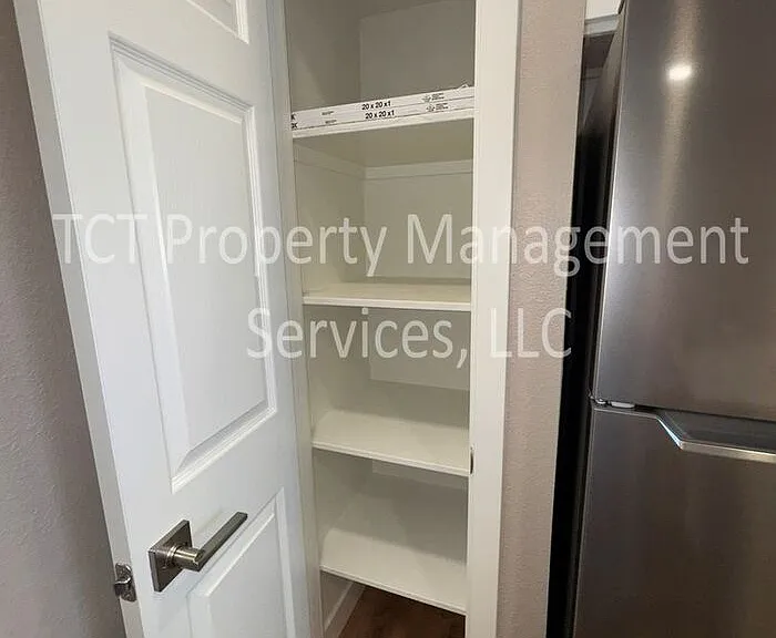 493 E Erie St #B — Photo 6