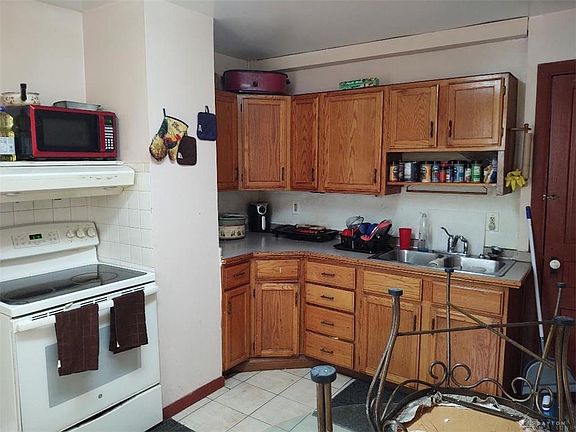 5th image of 150 N Marion St