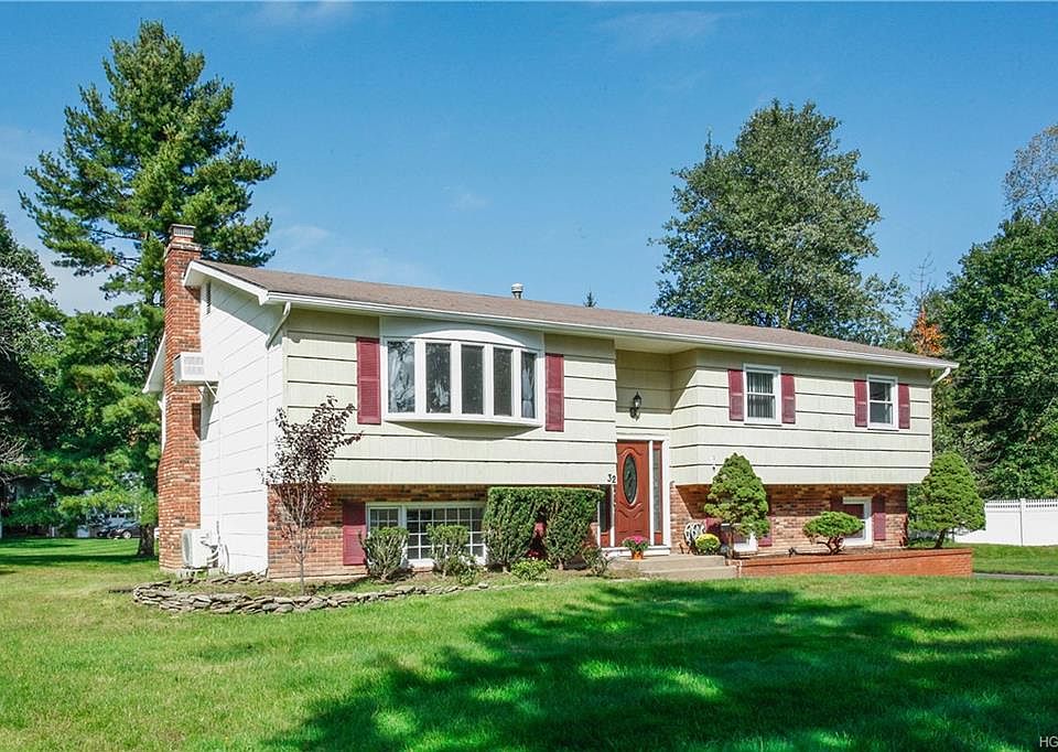 1st image of 32 Great Oaks Dr
