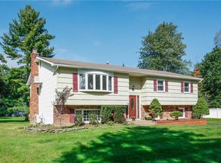 32 Great Oaks Dr, New City, NY 10956