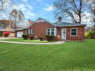 16 Fairview Dr, Fairview Heights, IL 62208