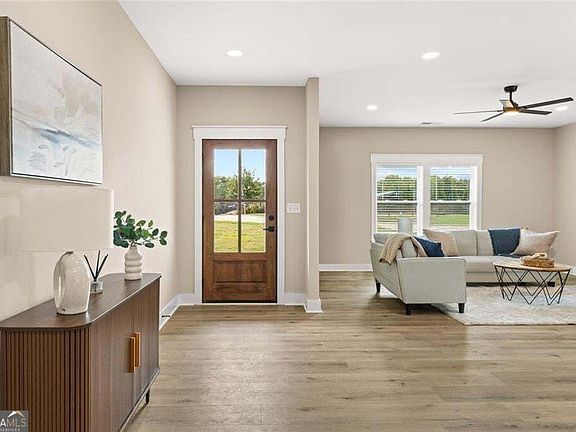 4th image of 1564 McIntosh Rd
