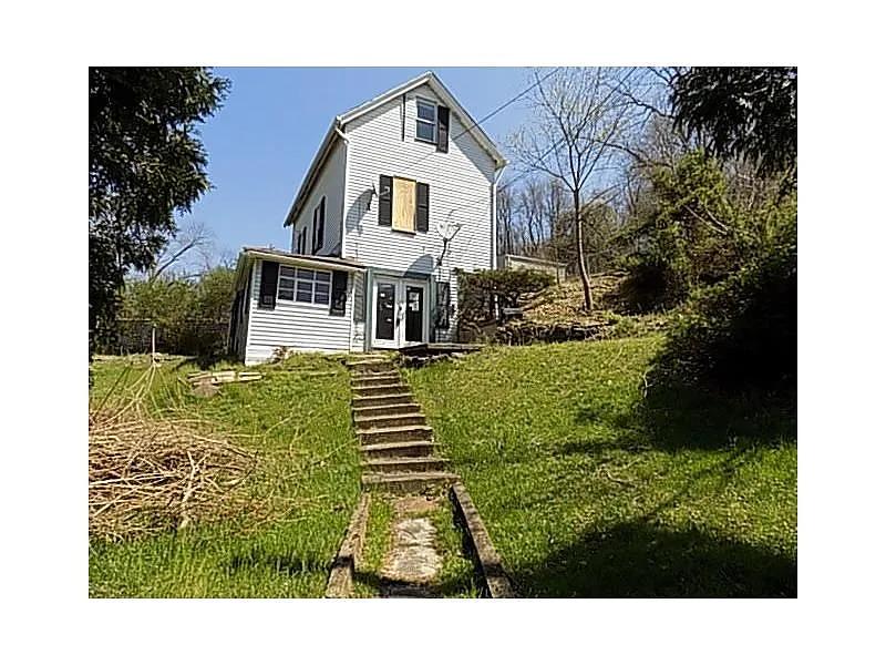 1702 Victory Ave photo 1