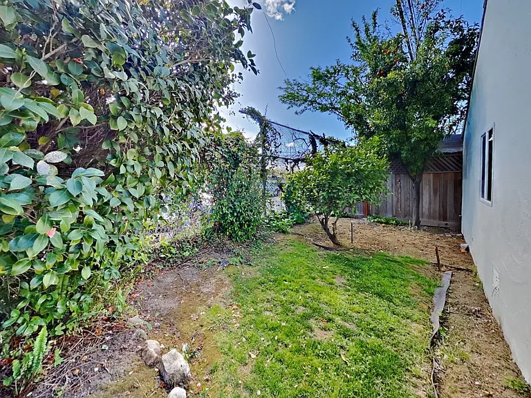 1866 Bidwell Way — Photo 36
