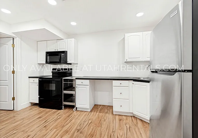 960 N Eastview Dr — Photo 28