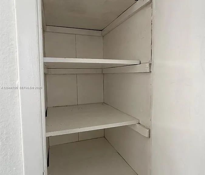 1525 NW 18th Ct — Photo 3