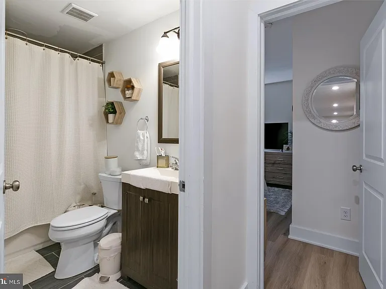 1228 N 25th St #6 — Photo 9