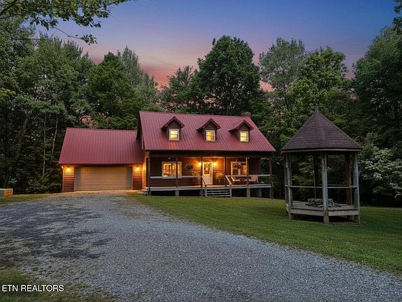 2nd image of 320 Reed Pl