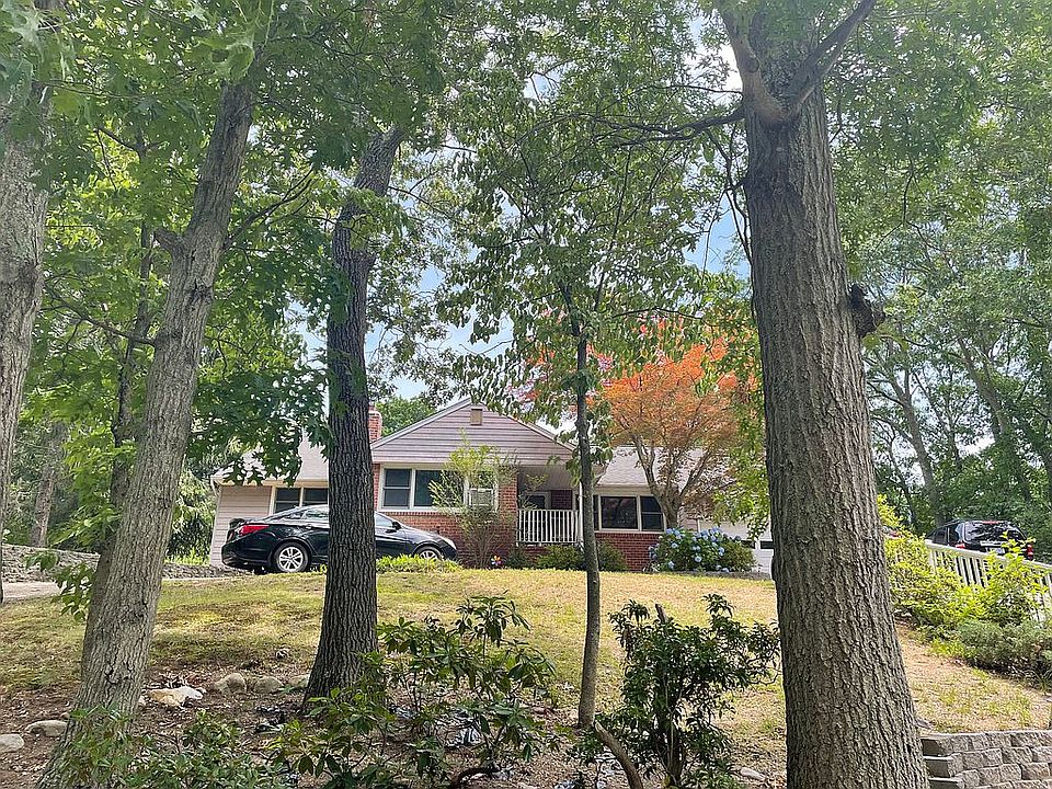 2nd image of 91 Laurel Dr