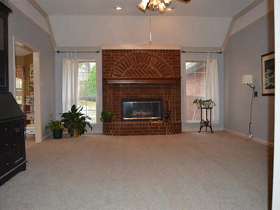 3rd image of 8469 Springer Dr