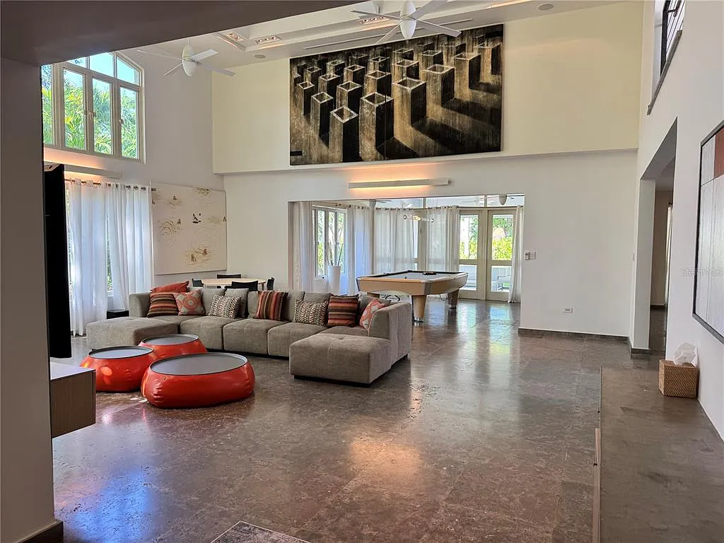 5 bed, 7.0 bath, 6000 sqft, $35,000 — Photo 3