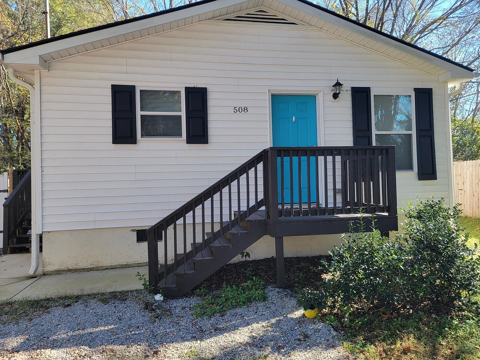 3 bed, 1000 sqft, $1,575 — Photo 1