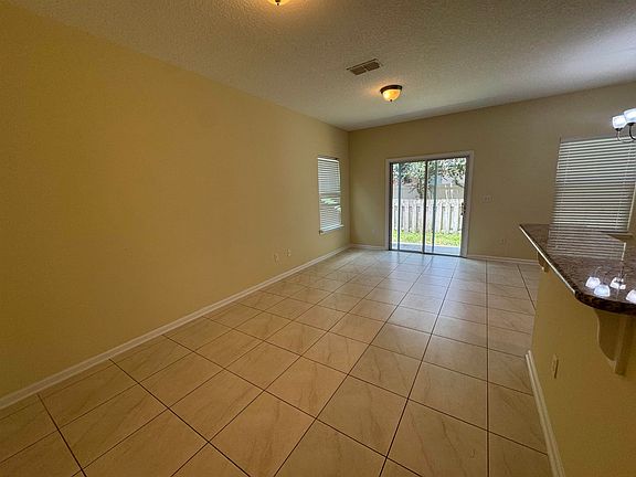 4th image of 126 Moultrie Village Ln