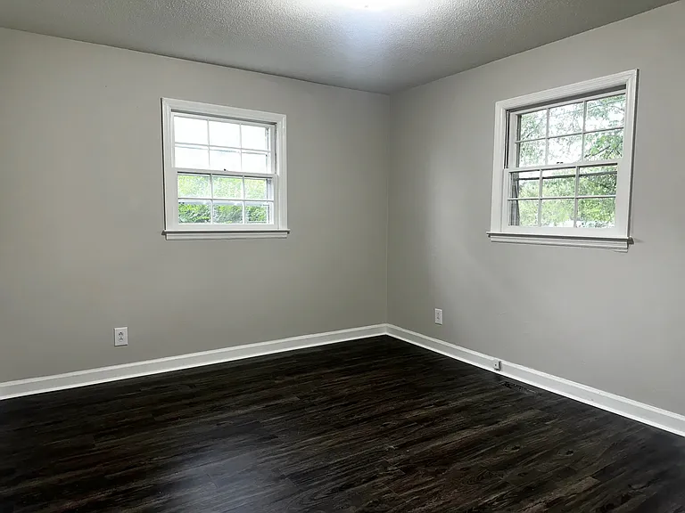 2300 E Hewitt St — Photo 14