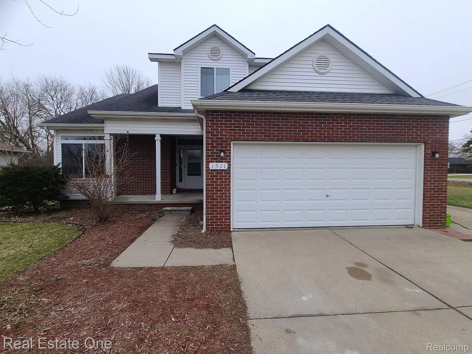 1511 Newcastle Dr photo 1