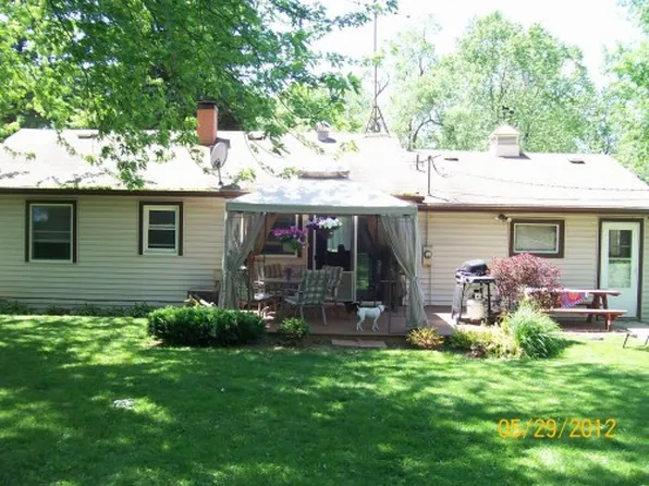 245 Maplewood Dr, Antioch, IL 60002