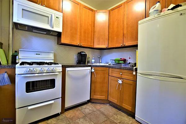 Rented by Brownstone Real Estate | media 28