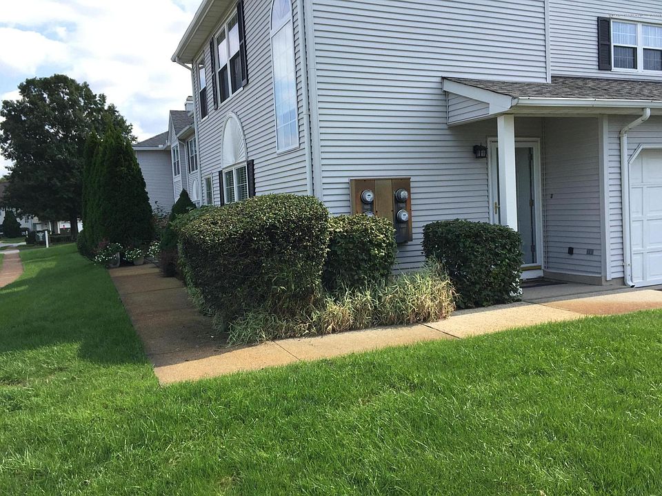 1st image of 106 Tennis Ct